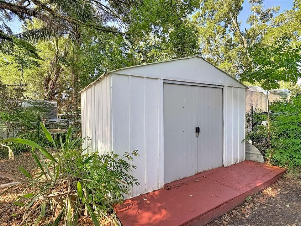 For Sale: $165,000 (2 beds, 2 baths, 1296 Square Feet)