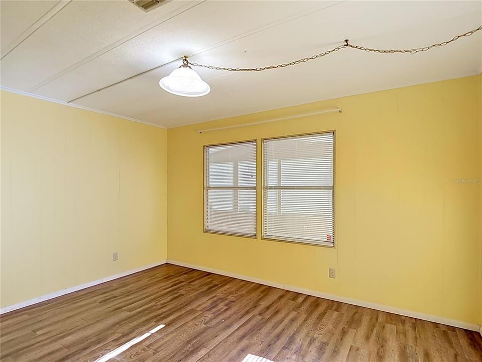For Sale: $165,000 (2 beds, 2 baths, 1296 Square Feet)
