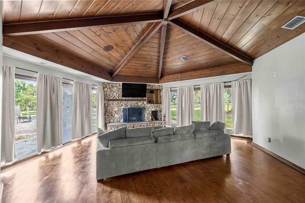 En Venta: $2,995,000 (3 camas, 2 baños, 2355 Pies cuadrados)