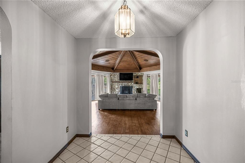 En Venta: $2,995,000 (3 camas, 2 baños, 2355 Pies cuadrados)