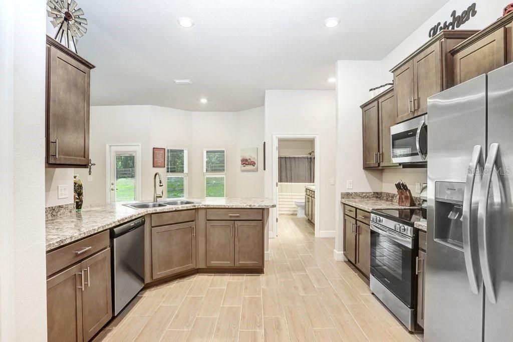 For Sale: $470,000 (4 beds, 3 baths, 2512 Square Feet)