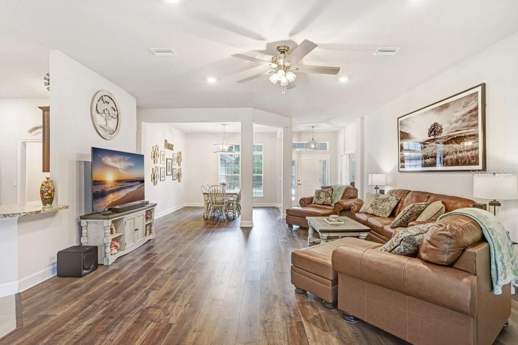 For Sale: $470,000 (4 beds, 3 baths, 2512 Square Feet)