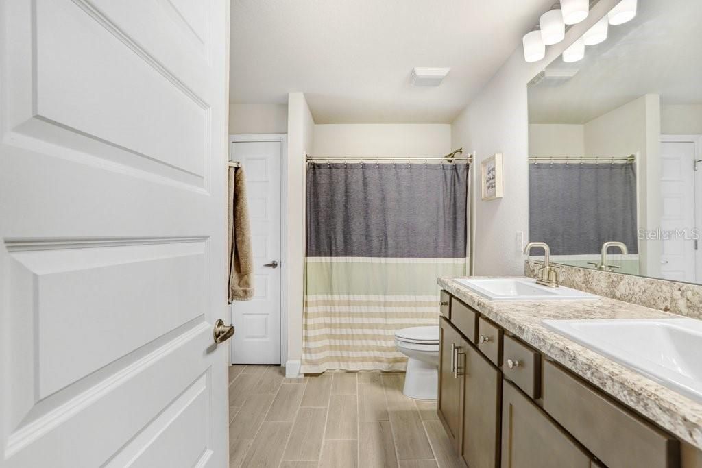 For Sale: $470,000 (4 beds, 3 baths, 2512 Square Feet)
