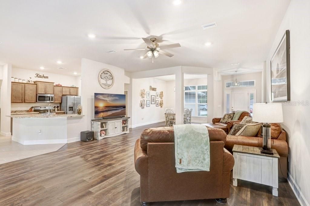 For Sale: $470,000 (4 beds, 3 baths, 2512 Square Feet)