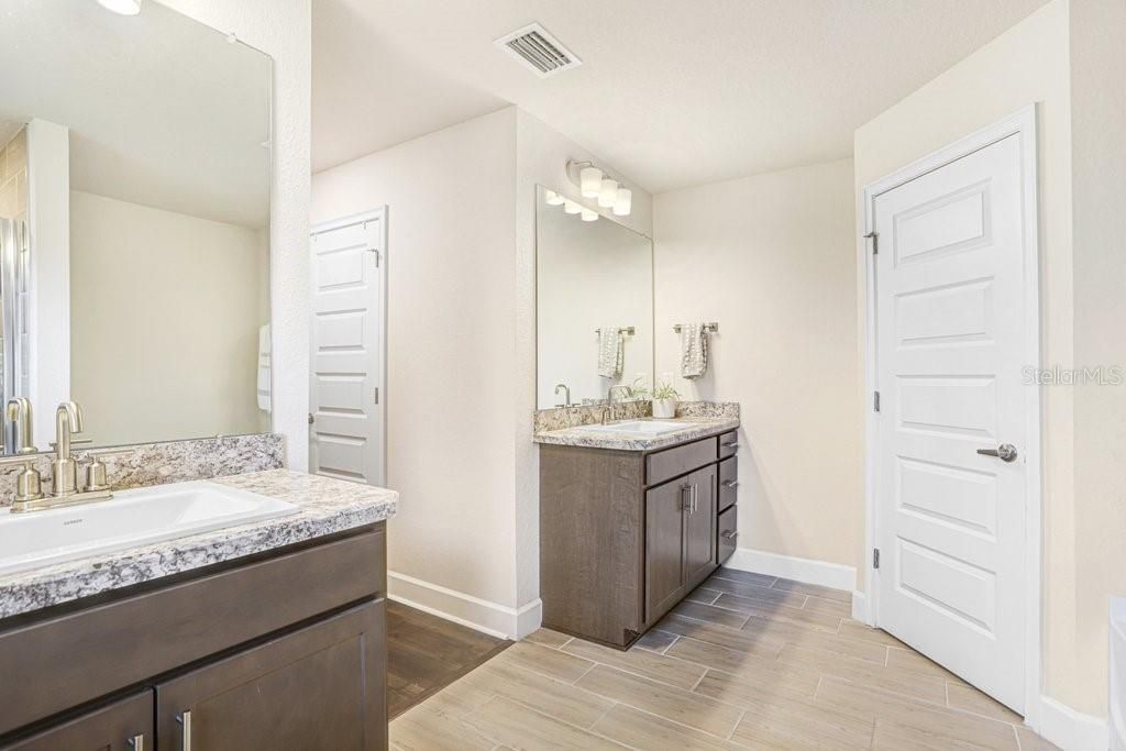 For Sale: $470,000 (4 beds, 3 baths, 2512 Square Feet)