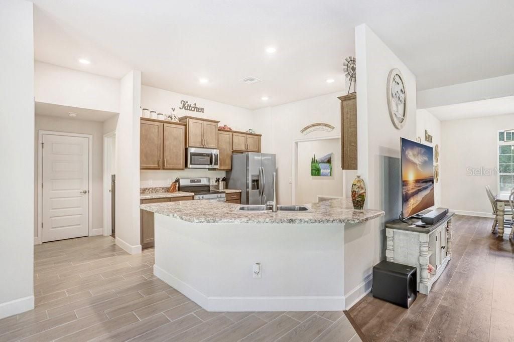 For Sale: $470,000 (4 beds, 3 baths, 2512 Square Feet)