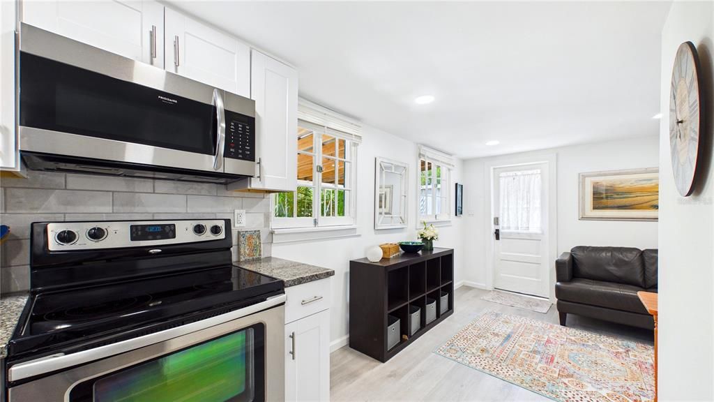 For Sale: $500,000 (2 beds, 2 baths, 1044 Square Feet)