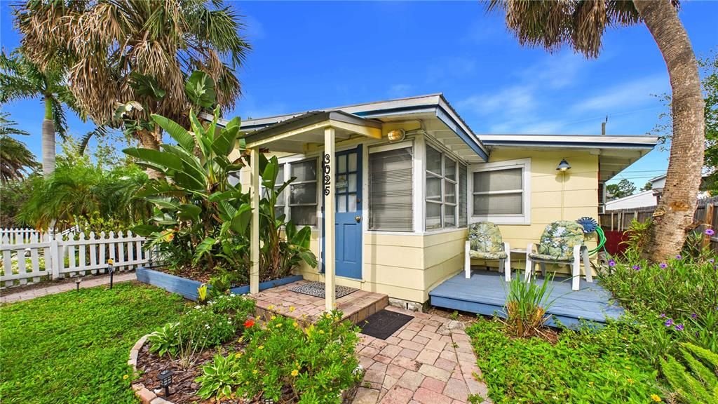 For Sale: $500,000 (2 beds, 2 baths, 1044 Square Feet)