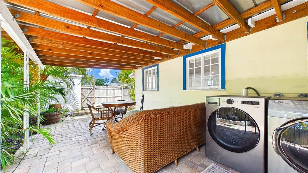 For Sale: $500,000 (2 beds, 2 baths, 1044 Square Feet)