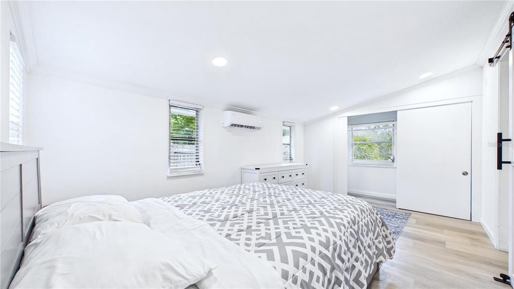 For Sale: $500,000 (2 beds, 2 baths, 1044 Square Feet)