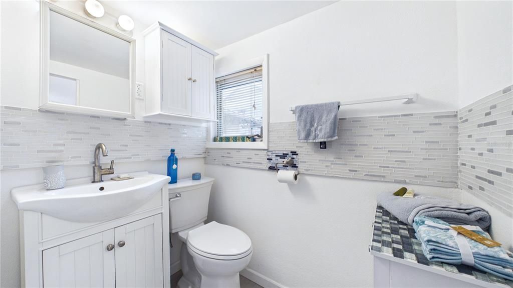 For Sale: $500,000 (2 beds, 2 baths, 1044 Square Feet)
