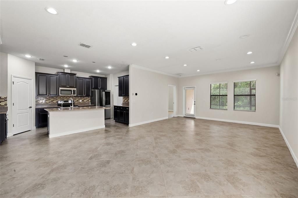 En Venta: $425,000 (4 camas, 3 baños, 2032 Pies cuadrados)