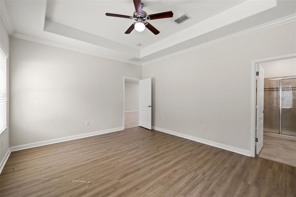 En Venta: $425,000 (4 camas, 3 baños, 2032 Pies cuadrados)