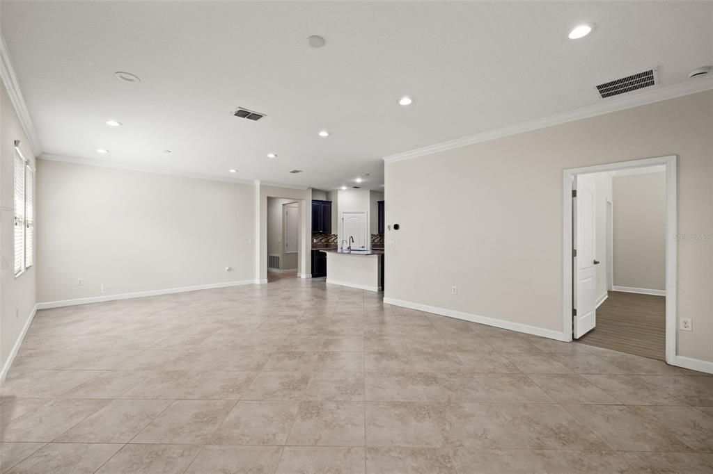 En Venta: $425,000 (4 camas, 3 baños, 2032 Pies cuadrados)