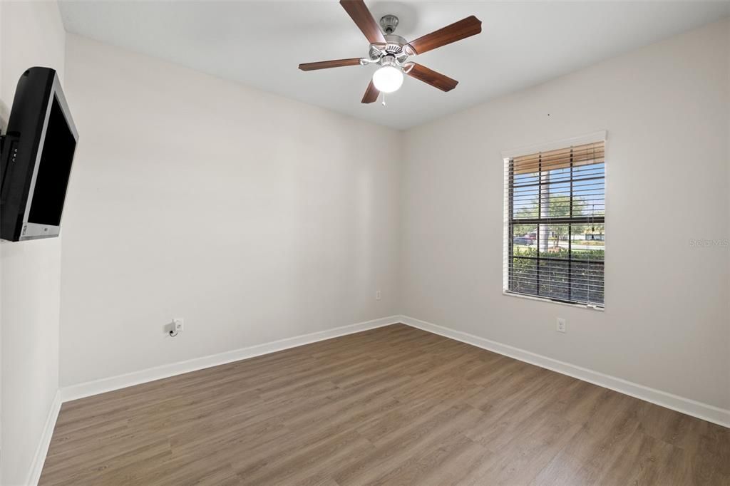 En Venta: $425,000 (4 camas, 3 baños, 2032 Pies cuadrados)