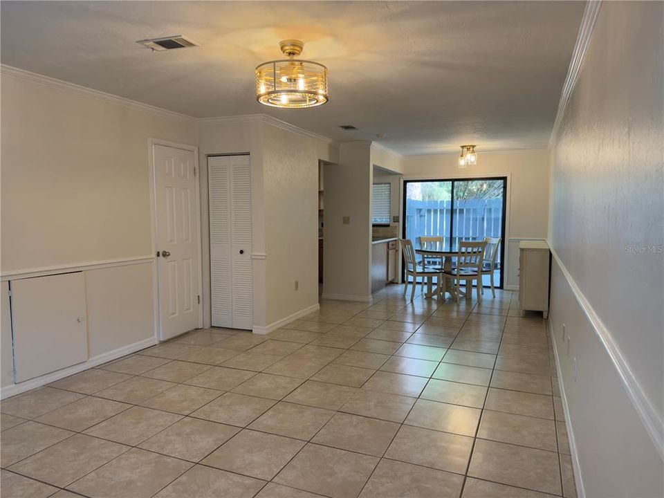 For Sale: $161,000 (2 beds, 1 baths, 938 Square Feet)