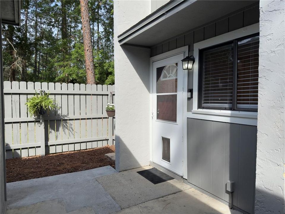 For Sale: $161,000 (2 beds, 1 baths, 938 Square Feet)
