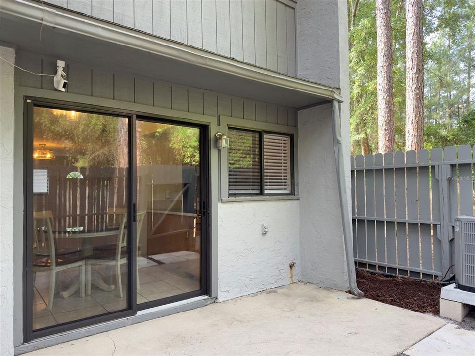 For Sale: $161,000 (2 beds, 1 baths, 938 Square Feet)