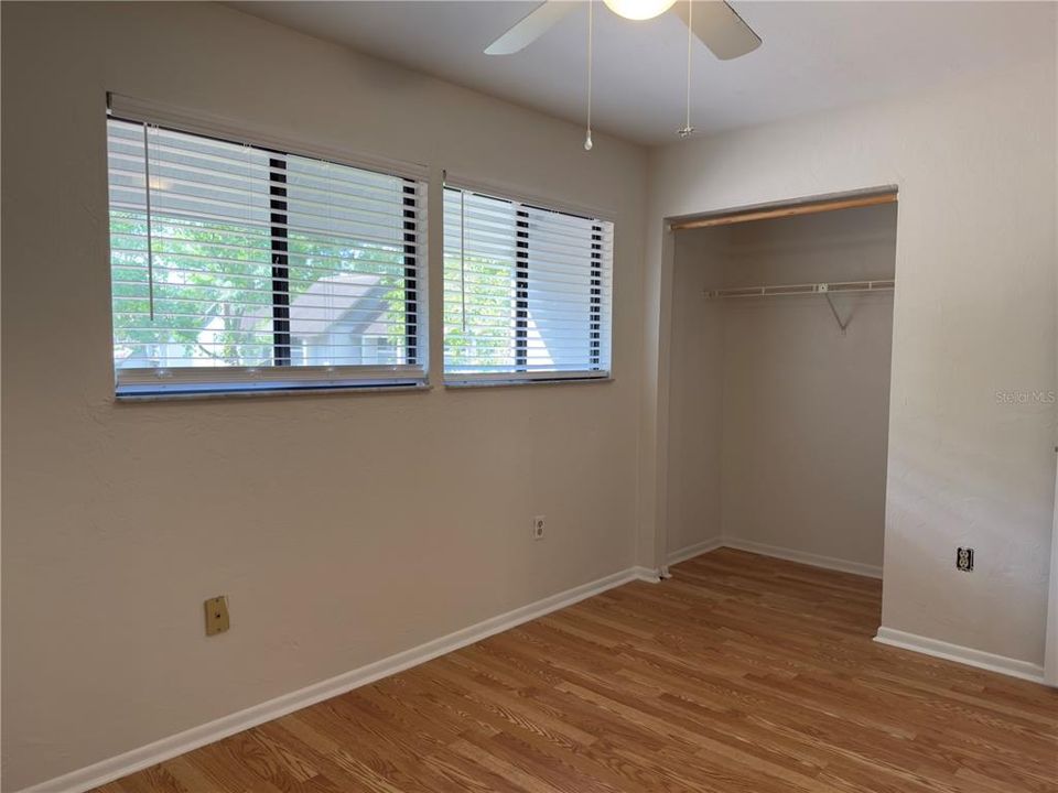 For Sale: $161,000 (2 beds, 1 baths, 938 Square Feet)