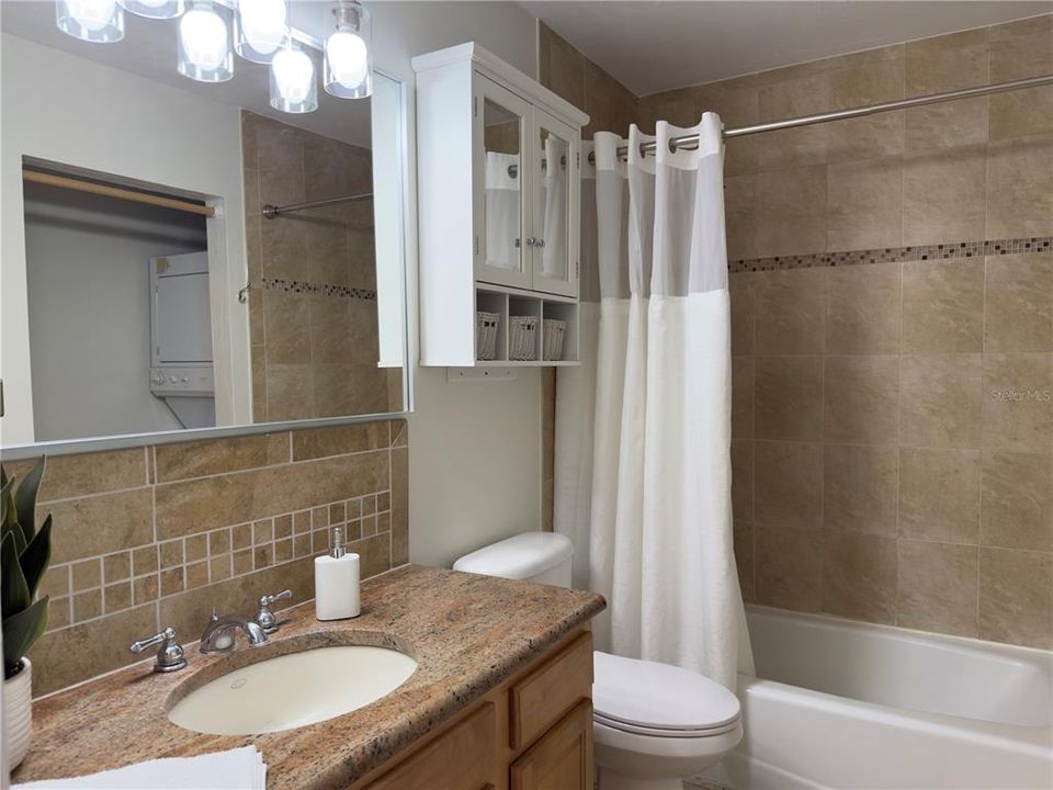 For Sale: $161,000 (2 beds, 1 baths, 938 Square Feet)