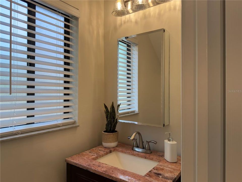 For Sale: $161,000 (2 beds, 1 baths, 938 Square Feet)