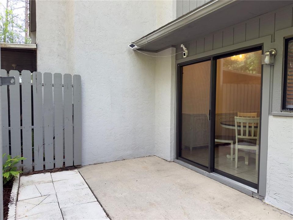 For Sale: $161,000 (2 beds, 1 baths, 938 Square Feet)