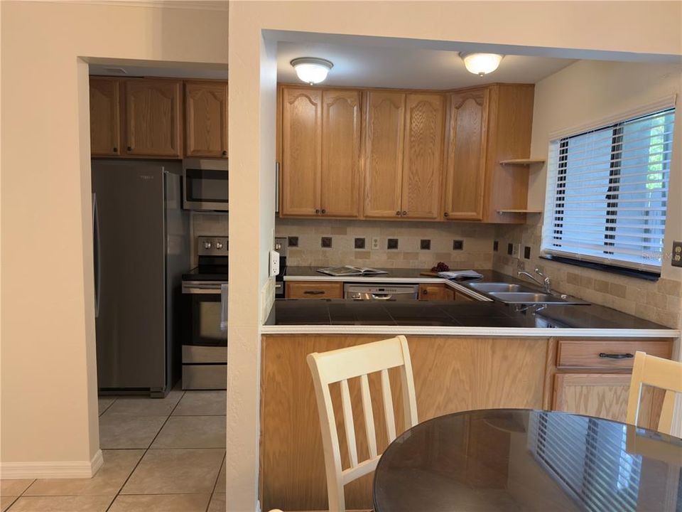 For Sale: $161,000 (2 beds, 1 baths, 938 Square Feet)
