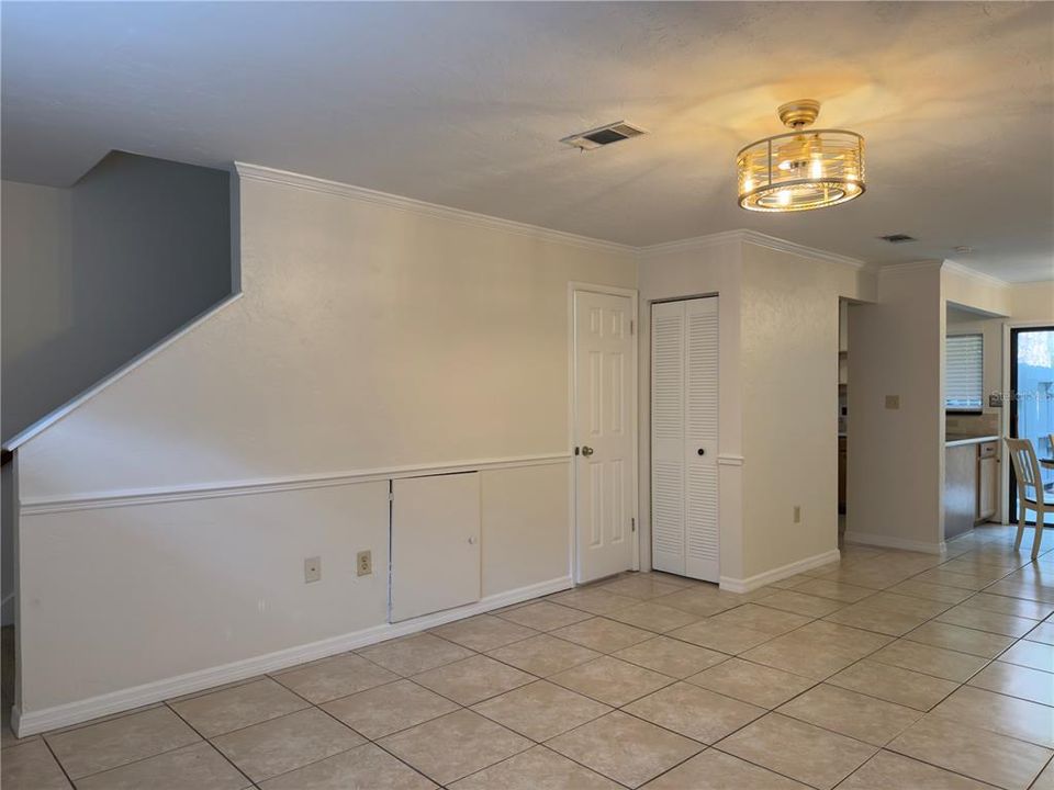 For Sale: $161,000 (2 beds, 1 baths, 938 Square Feet)