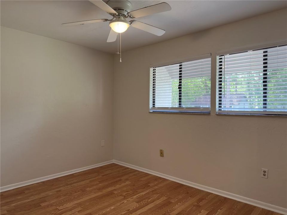 For Sale: $161,000 (2 beds, 1 baths, 938 Square Feet)