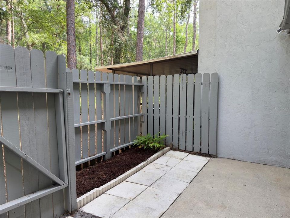 For Sale: $161,000 (2 beds, 1 baths, 938 Square Feet)