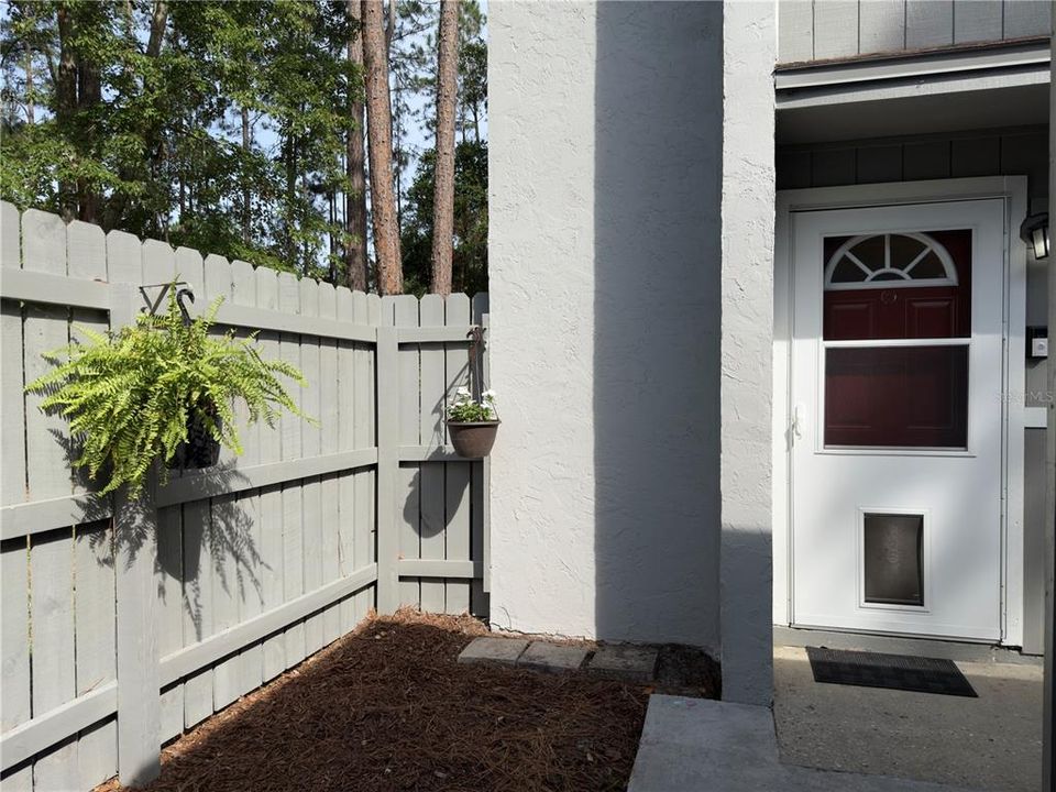 For Sale: $161,000 (2 beds, 1 baths, 938 Square Feet)