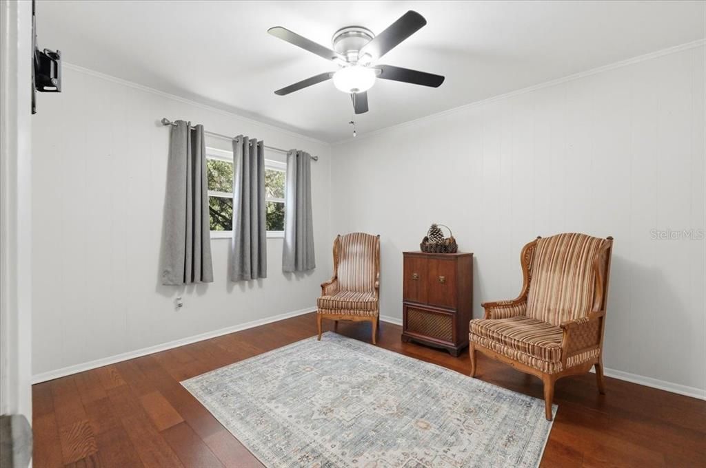 Под контрактом: $525,000 (4 спален, 2 ванн, 1904 Квадратных фут)
