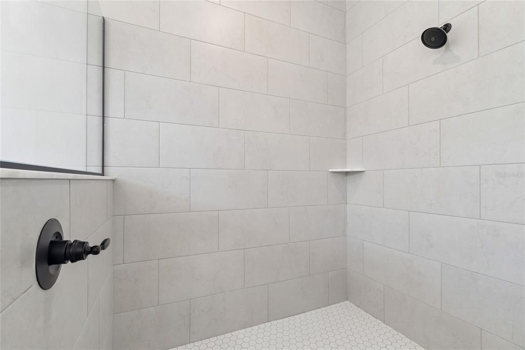 For Sale: $564,900 (5 beds, 3 baths, 2637 Square Feet)