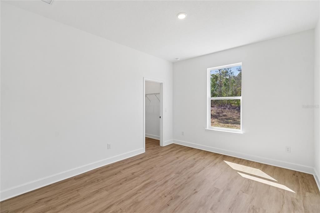 For Sale: $564,900 (5 beds, 3 baths, 2637 Square Feet)