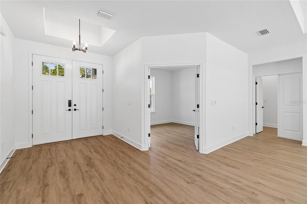 For Sale: $564,900 (5 beds, 3 baths, 2637 Square Feet)