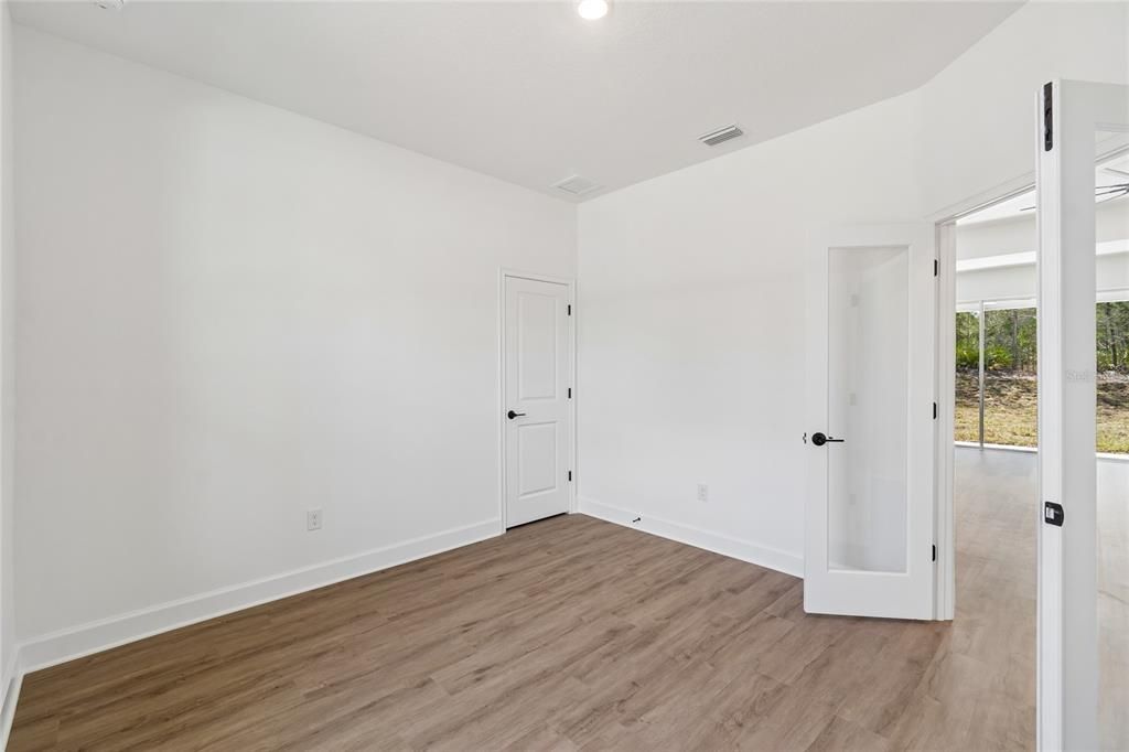 For Sale: $564,900 (5 beds, 3 baths, 2637 Square Feet)