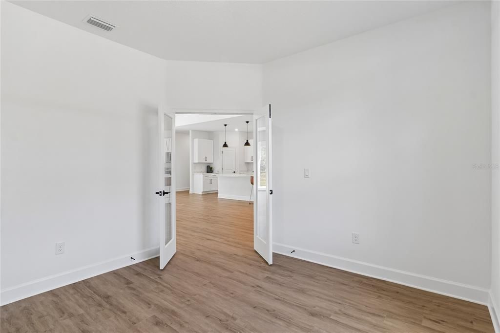 For Sale: $564,900 (5 beds, 3 baths, 2637 Square Feet)