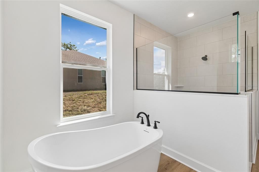 For Sale: $564,900 (5 beds, 3 baths, 2637 Square Feet)