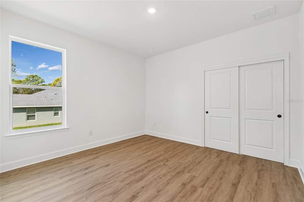 For Sale: $564,900 (5 beds, 3 baths, 2637 Square Feet)
