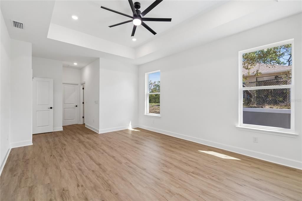 For Sale: $564,900 (5 beds, 3 baths, 2637 Square Feet)