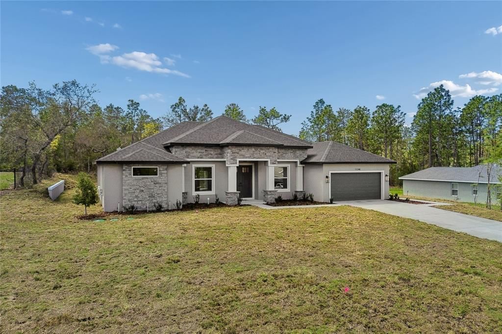 For Sale: $564,900 (5 beds, 3 baths, 2637 Square Feet)