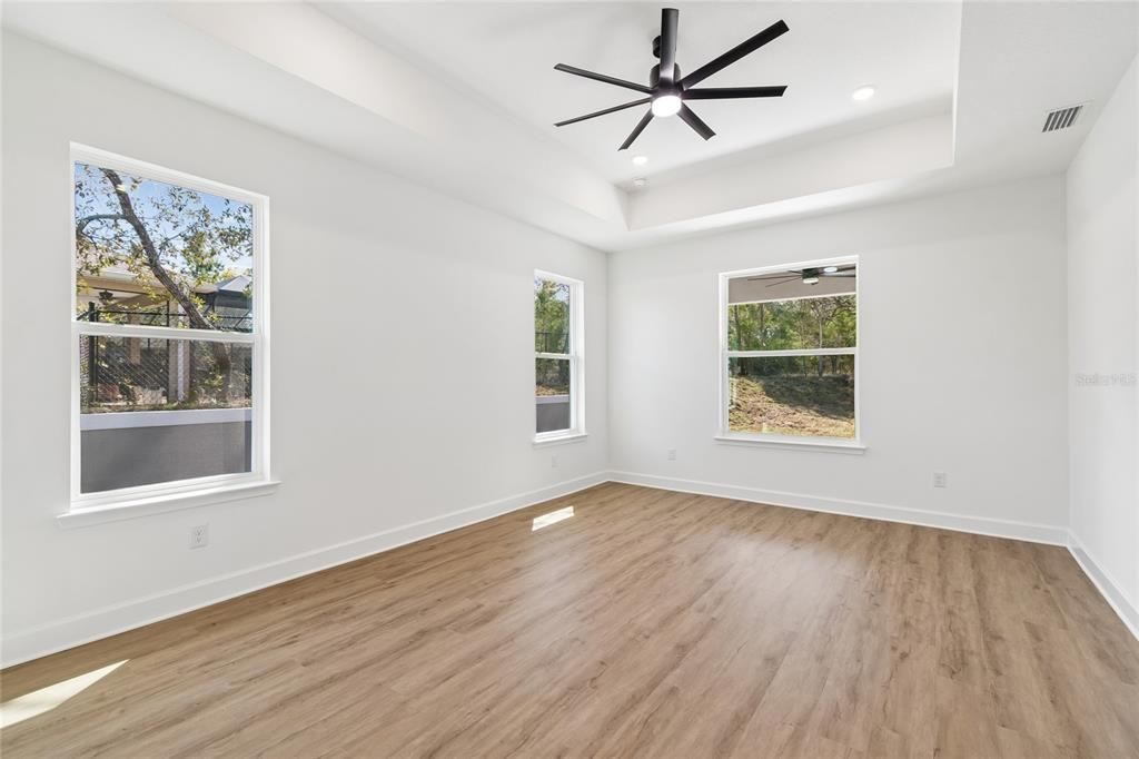 For Sale: $564,900 (5 beds, 3 baths, 2637 Square Feet)