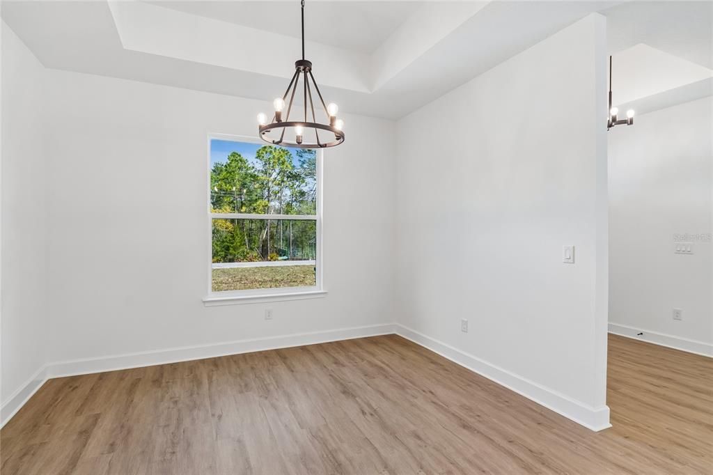 For Sale: $564,900 (5 beds, 3 baths, 2637 Square Feet)