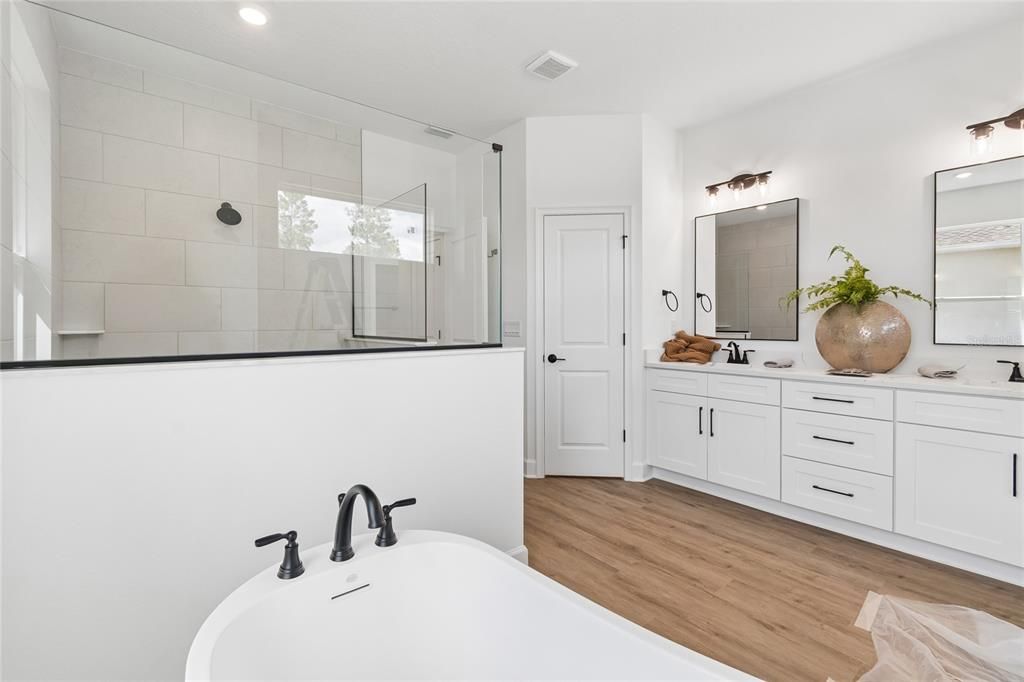For Sale: $564,900 (5 beds, 3 baths, 2637 Square Feet)