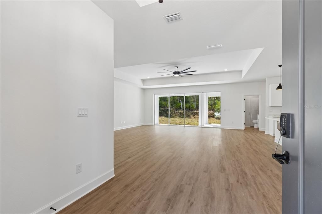 For Sale: $564,900 (5 beds, 3 baths, 2637 Square Feet)
