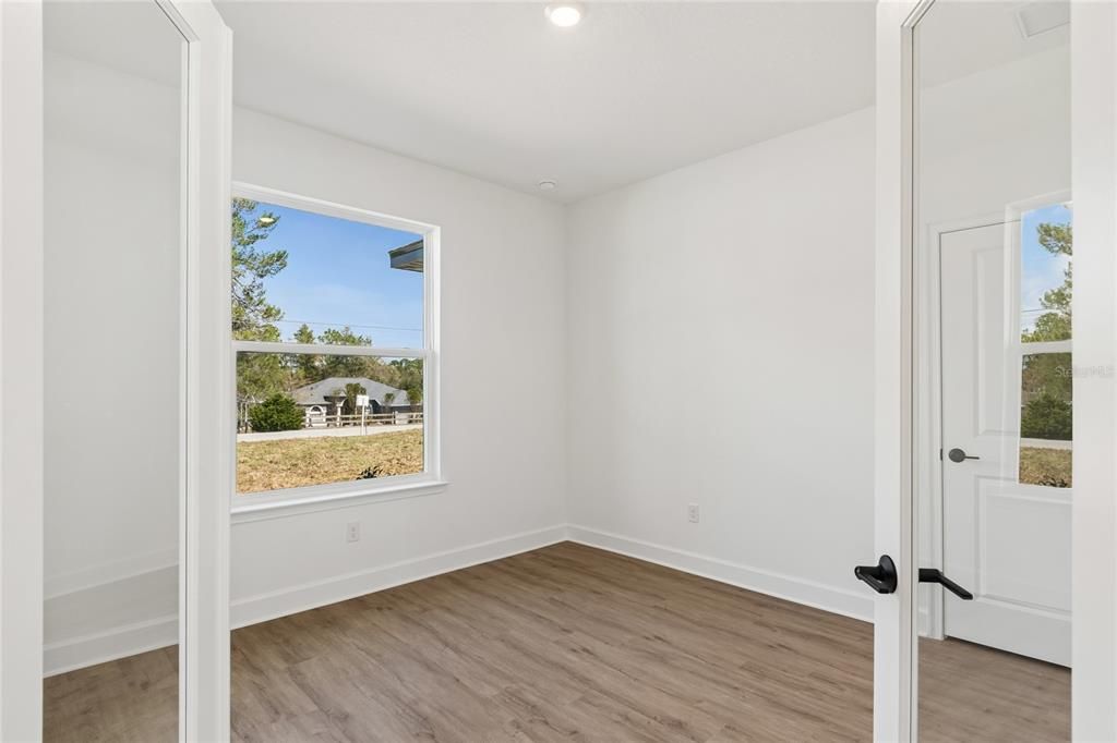 For Sale: $564,900 (5 beds, 3 baths, 2637 Square Feet)