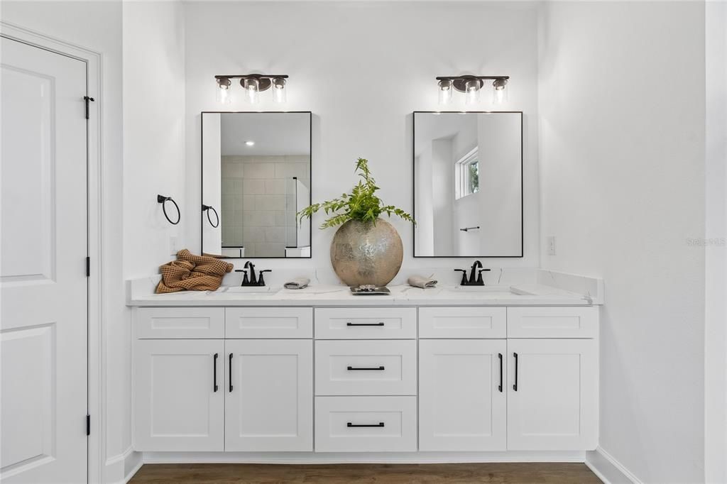 For Sale: $564,900 (5 beds, 3 baths, 2637 Square Feet)