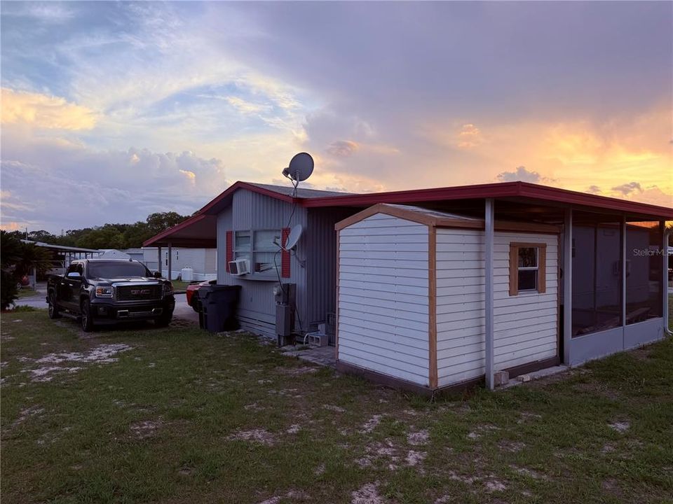 For Sale: $123,900 (2 beds, 2 baths, 840 Square Feet)