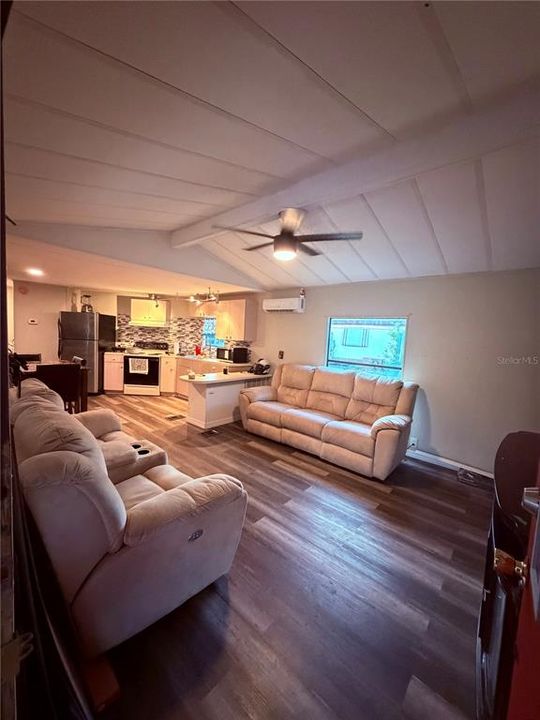 For Sale: $123,900 (2 beds, 2 baths, 840 Square Feet)