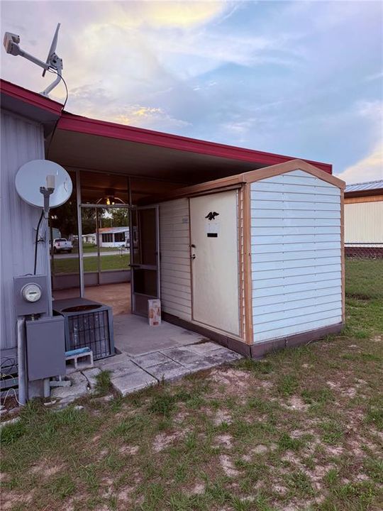 For Sale: $123,900 (2 beds, 2 baths, 840 Square Feet)